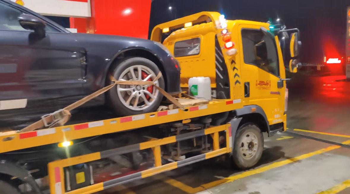 平阳县行车途中遇到突发状况该如何呼叫道路救援？